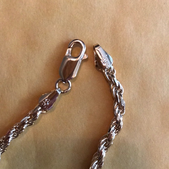 18 KT Rope Bracelet - Picture 4 of 5